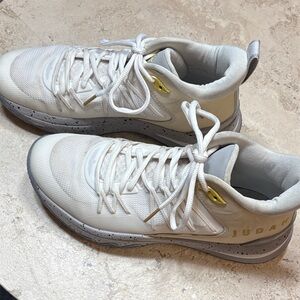 Judah 1 Rauch - By Jonathan Isaac. White and Gray Men's Sneakers, Size 7.5